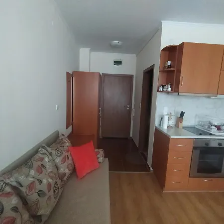Pine Tree B11 Апартаменты