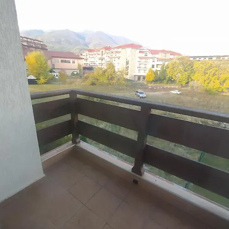 Pine Tree B11 Апартаменти