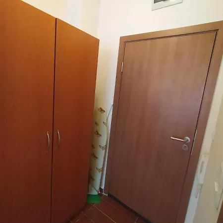Pine Tree B11 Апартаменти *