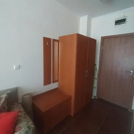Pine Tree B11 Апартаменти *